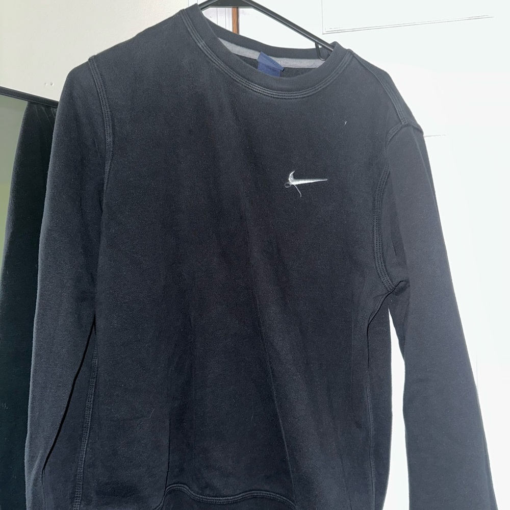vintage black Nike crew neck sweatshirt, super cute 🖤